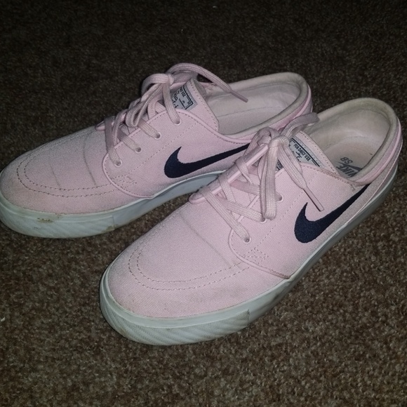 nike shoes pink color